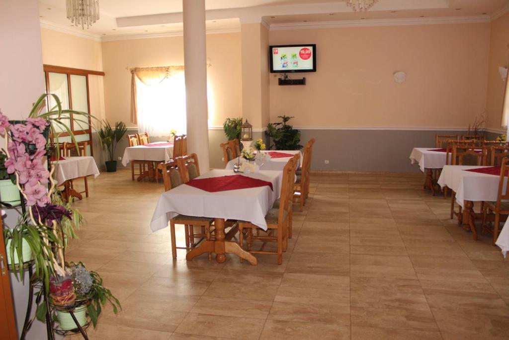 Hotel Czardasz Września Extérieur photo